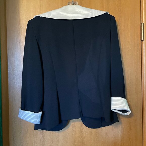 Big White Collar 2 piece blazer and skirt - Picture 7 of 12